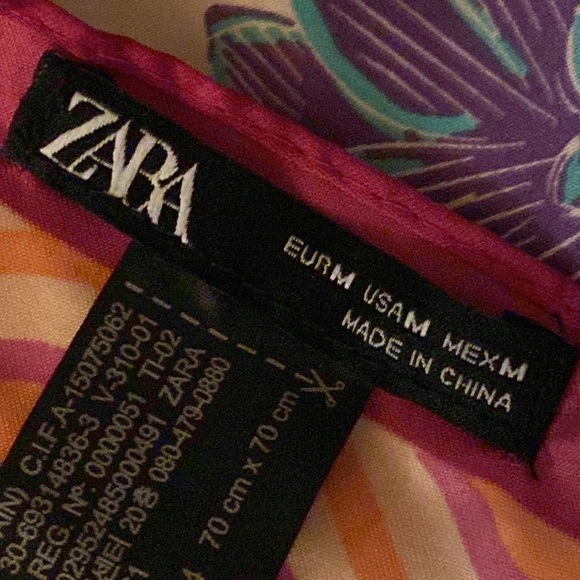 NWOT. Zara Satin Effect Floral Print Scarf.